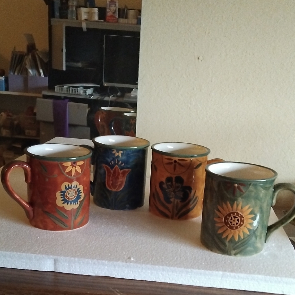 Set Of 4 Susan Winget Mugs